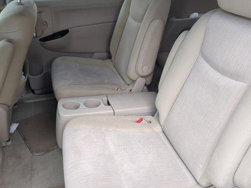 2012 Nissan Quest SV