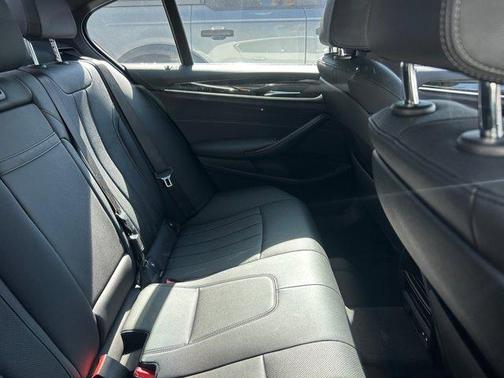 2021 BMW 530 i