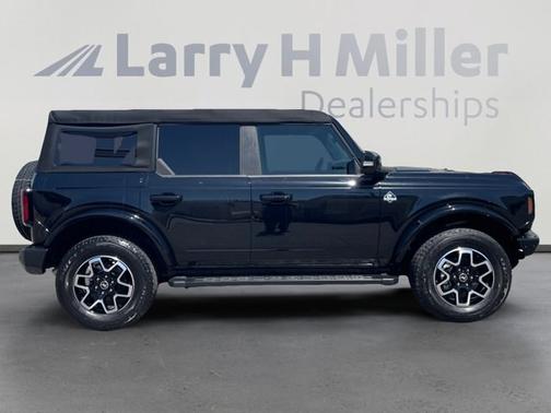SHADOW BLACK 2024 Ford Bronco OUTER BANKS