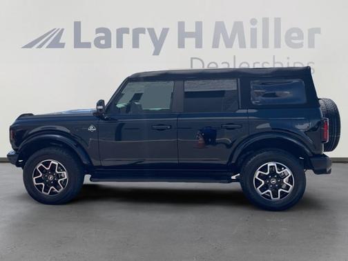 SHADOW BLACK 2024 Ford Bronco OUTER BANKS