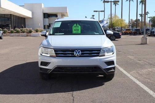 Photo 2 of 30 of 2019 Volkswagen Tiguan 2.0T S