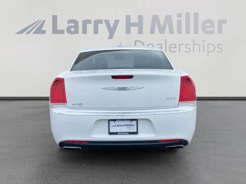 2016 Chrysler 300 Limited