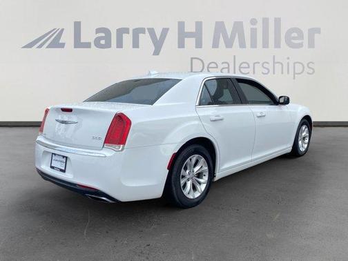 2016 Chrysler 300 Limited