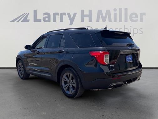 AGATE BLACK METALLIC 2023 Ford Explorer XLT