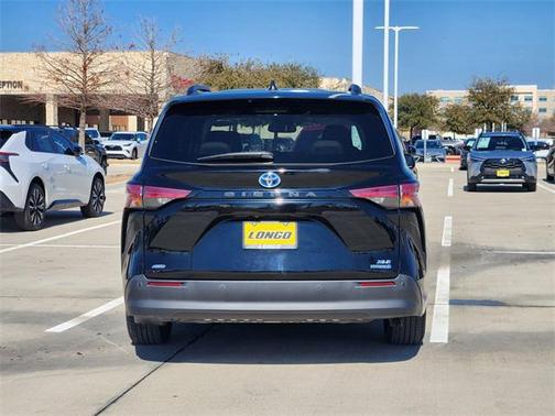 2022 Toyota Sienna XLE