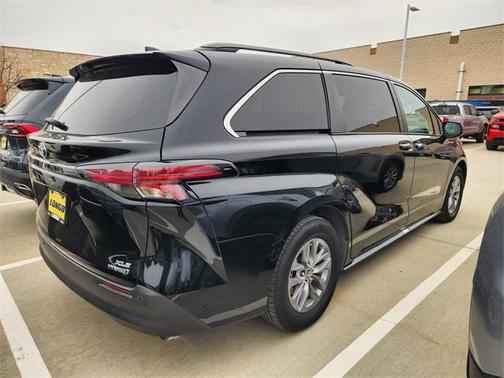 2022 Toyota Sienna XLE