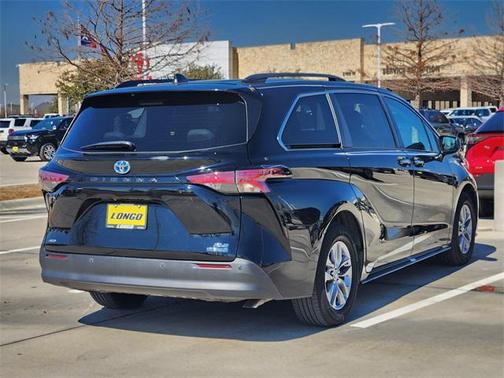 2022 Toyota Sienna XLE