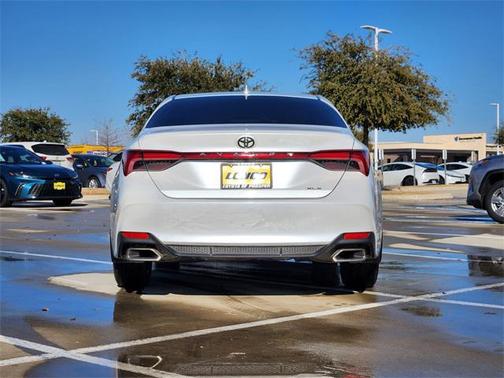 2022 Toyota Avalon XLE
