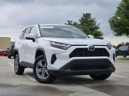 Ice Cap 2024 Toyota RAV4 XLE