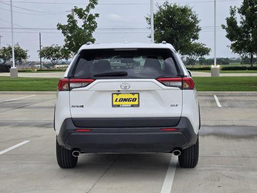 Ice Cap 2024 Toyota RAV4 XLE