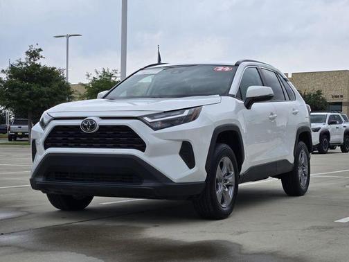 Ice Cap 2024 Toyota RAV4 XLE