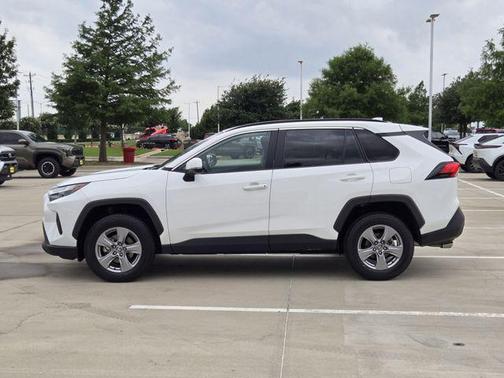 Ice Cap 2024 Toyota RAV4 XLE