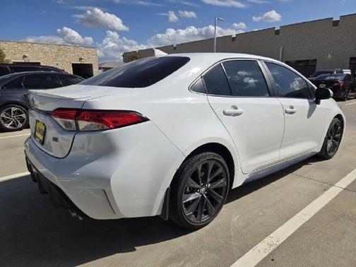 Ice Cap 2024 Toyota Corolla SE