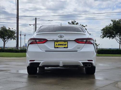 Ice Cap 2023 Toyota Camry SE