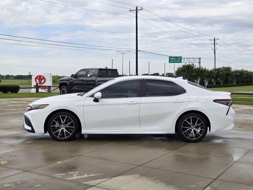 Ice Cap 2023 Toyota Camry SE
