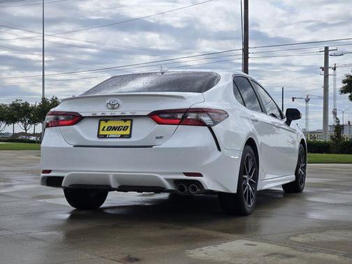 Ice Cap 2023 Toyota Camry SE