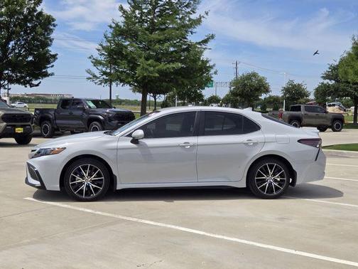 Ice Edge 2024 Toyota Camry SE