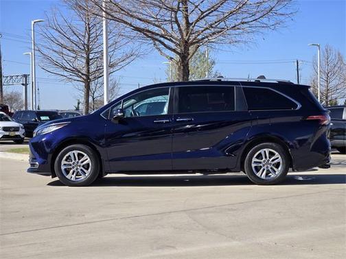 2022 Toyota Sienna Limited