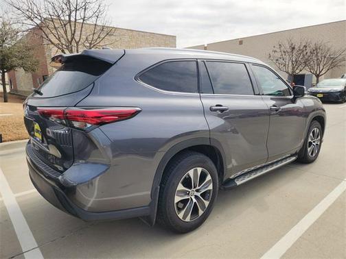 2022 Toyota Highlander Hybrid XLE