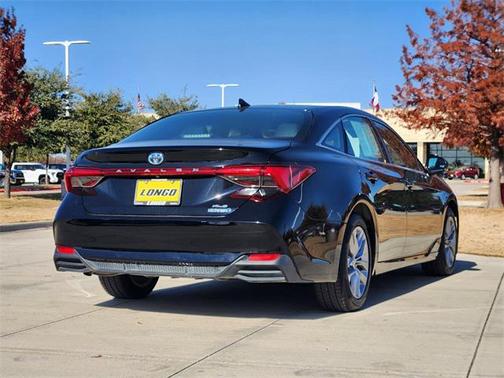 2022 Toyota Avalon Hybrid XLE Plus