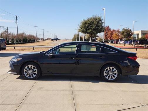 2022 Toyota Avalon Hybrid XLE Plus