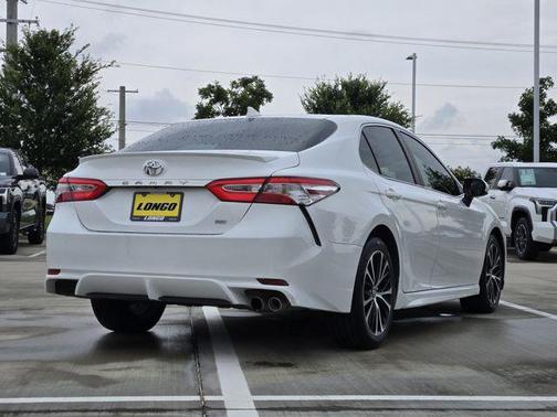 Super White 2020 Toyota Camry SE