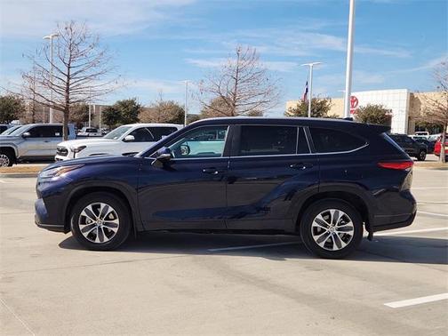 2023 Toyota Highlander XLE