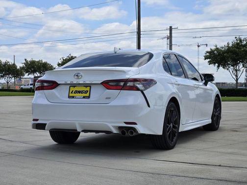 Ice 2023 Toyota Camry SE