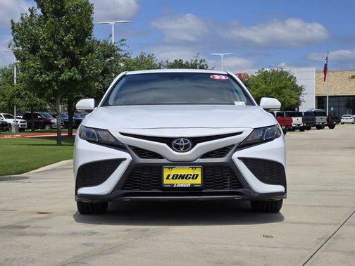 Ice 2023 Toyota Camry SE
