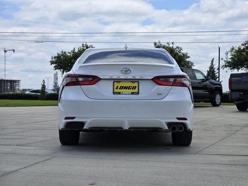 Ice 2023 Toyota Camry SE