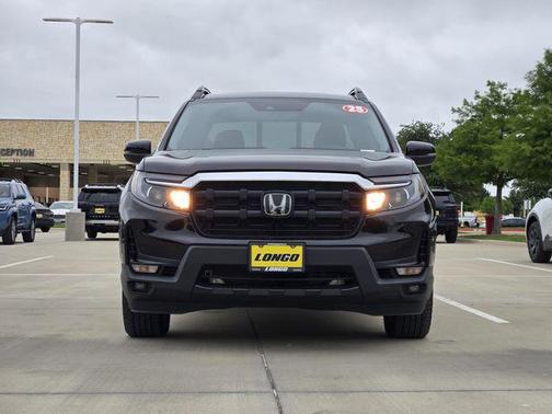 Crystal Black Pearl 2025 Honda Ridgeline RTL