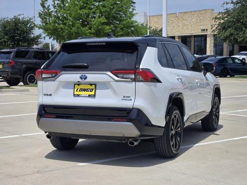 Wind Chill Pearl/Midnight Black Metallic 2023 Toyota RAV4 Hybrid SE