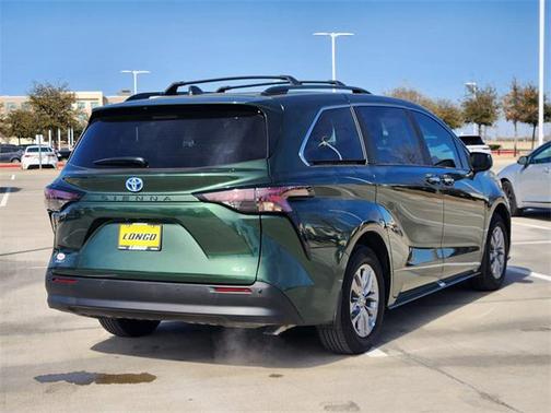 2025 Toyota Sienna XLE