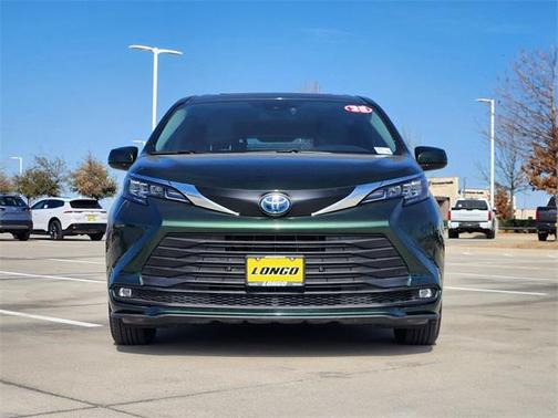 2025 Toyota Sienna XLE