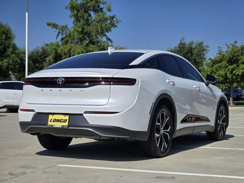 Oxygen White 2023 Toyota Crown XLE