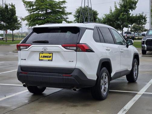 Ice Cap 2024 Toyota RAV4 XLE