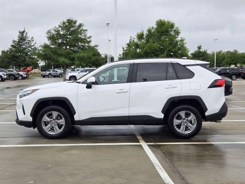 Ice Cap 2024 Toyota RAV4 XLE