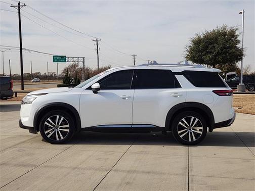 2025 Nissan Pathfinder Platinum FWD