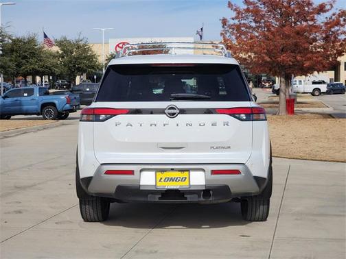 2025 Nissan Pathfinder Platinum FWD