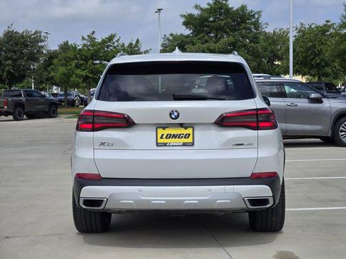 Mineral White Metallic 2021 BMW X5 sDrive40i
