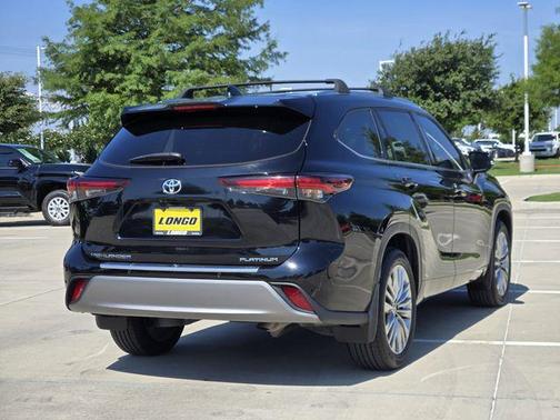 Midnight Black Metallic 2024 Toyota Highlander Platinum