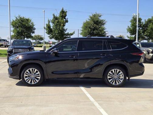 Midnight Black Metallic 2024 Toyota Highlander Platinum