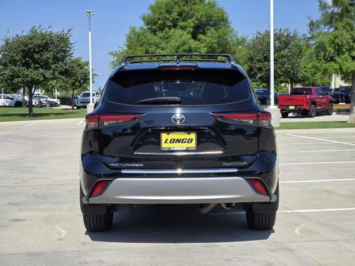Midnight Black Metallic 2024 Toyota Highlander Platinum