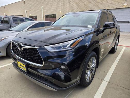 Midnight Black Metallic 2024 Toyota Highlander Platinum