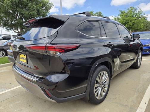 Midnight Black Metallic 2024 Toyota Highlander Platinum