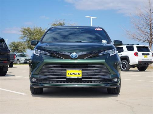 2025 Toyota Sienna Woodland Edition