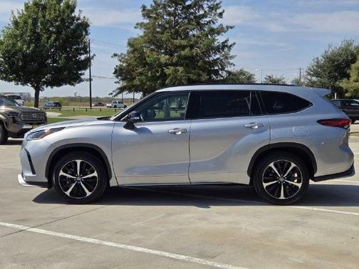 Celestial Silver Metallic 2022 Toyota Highlander XSE