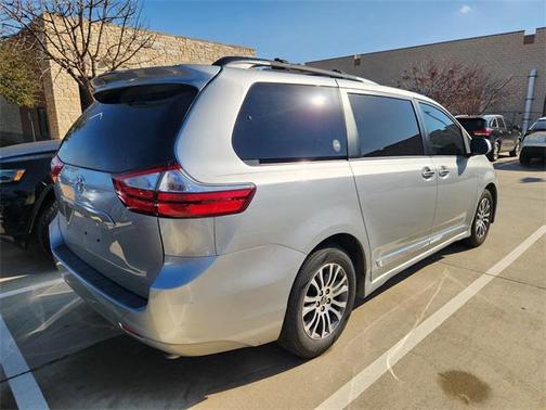 2019 Toyota Sienna XLE