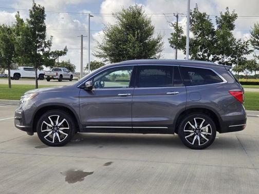 Lunar Silver Metallic 2021 Honda Pilot AWD Elite
