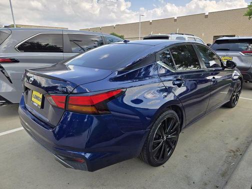 Deep Blue Pearl 2021 Nissan Altima SR FWD